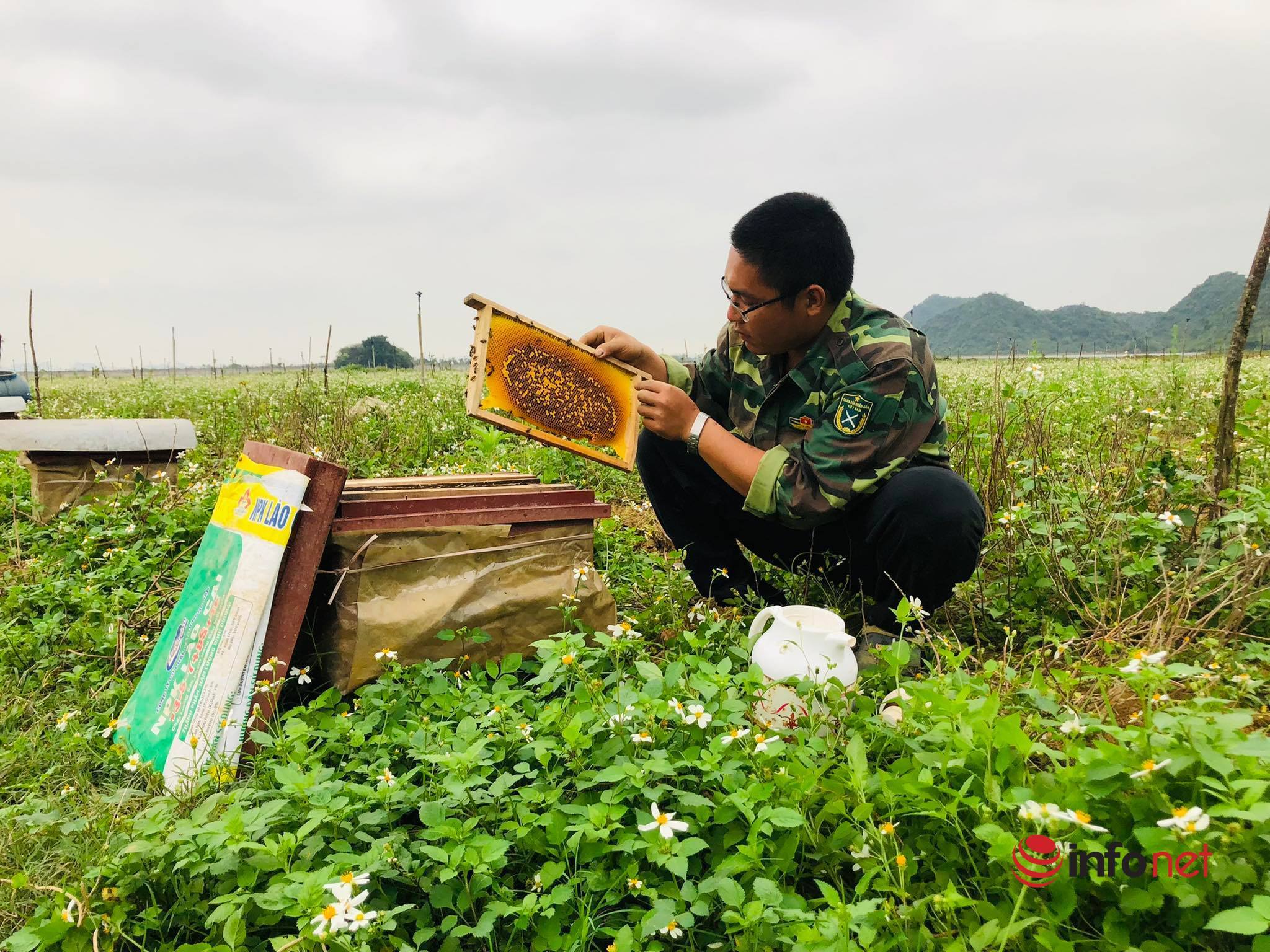 20 years old failed to start a business, owed 3 billion in debt, the young man shook off his shirt and established an ecological village, raising goats, sheep, snails, growing clean vegetables, opening a homestay that always 