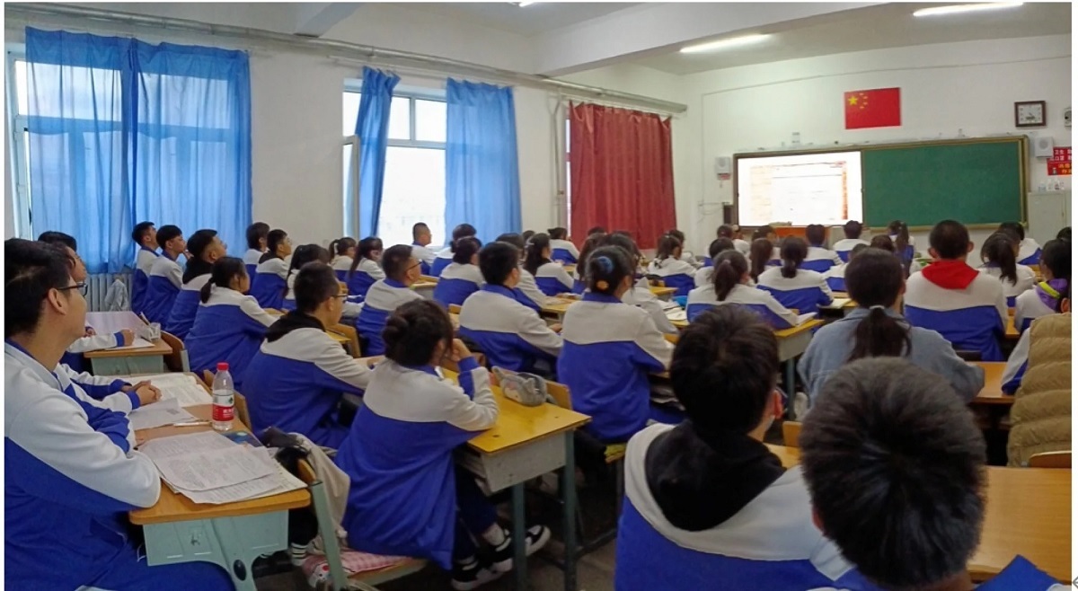 Trung Quốc: Phụ huynh vi phạm quy định phòng dịch, nhà trường đuổi học nam sinh