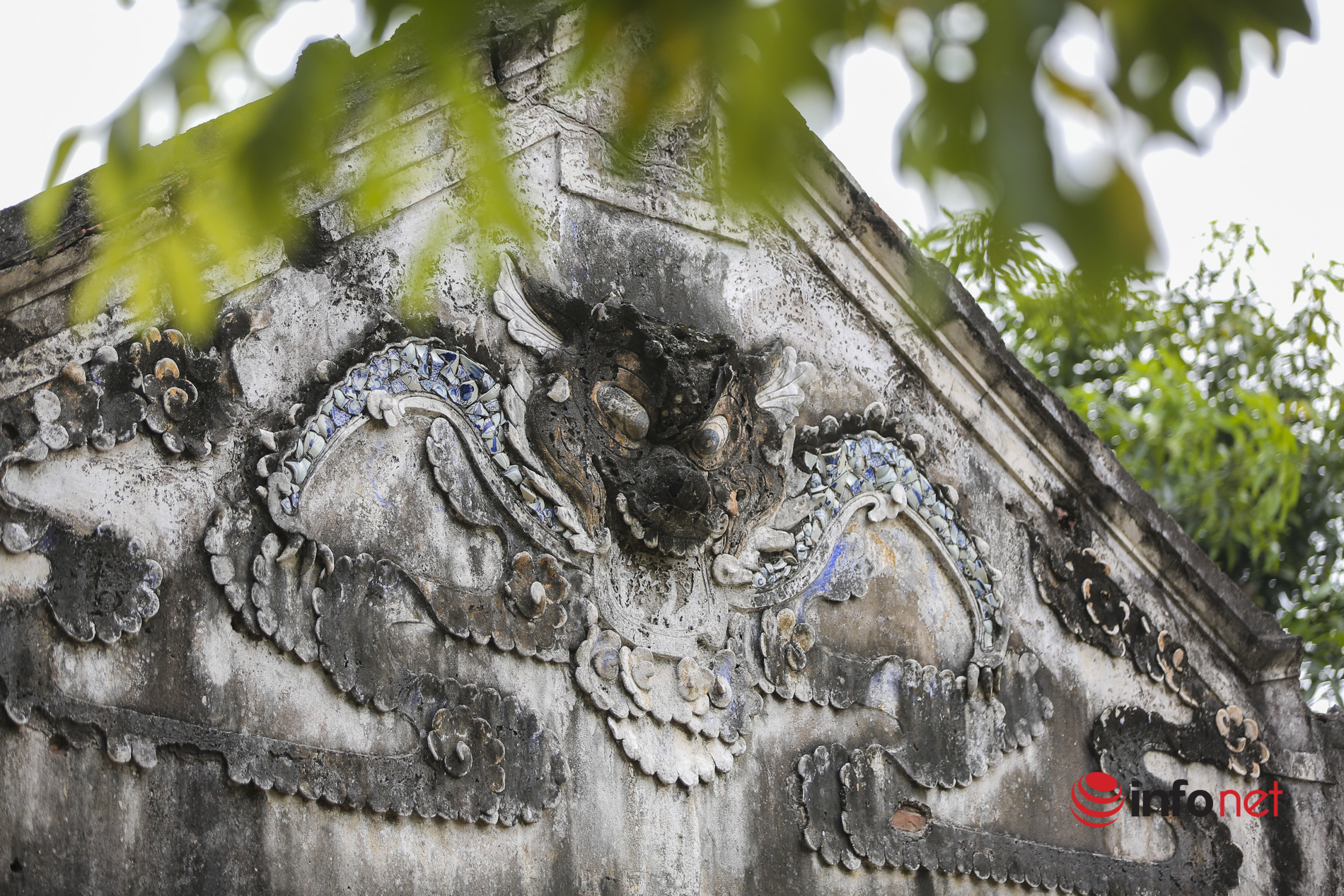 The 700-year-old ancient pagoda on the outskirts of Hanoi is in danger of collapsing