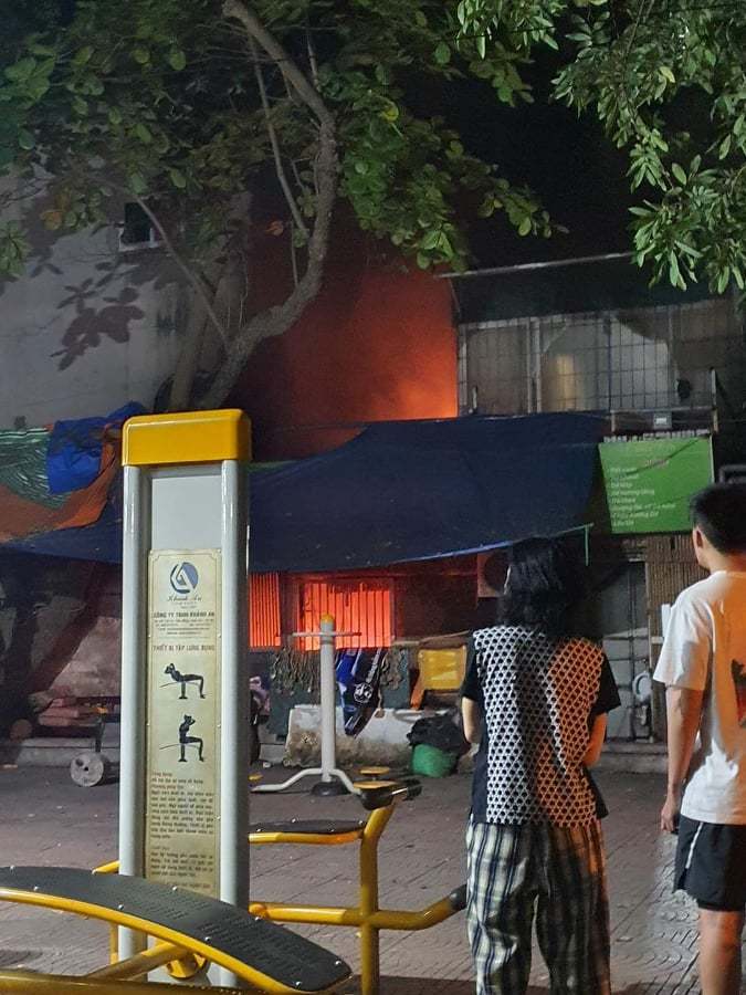 Hà Nội: Nhà 3 tầng bị cháy lúc nửa đêm, 5 người tử vong