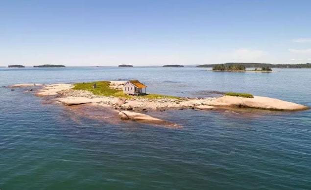 The world’s loneliest house, alone in the middle of a desert island