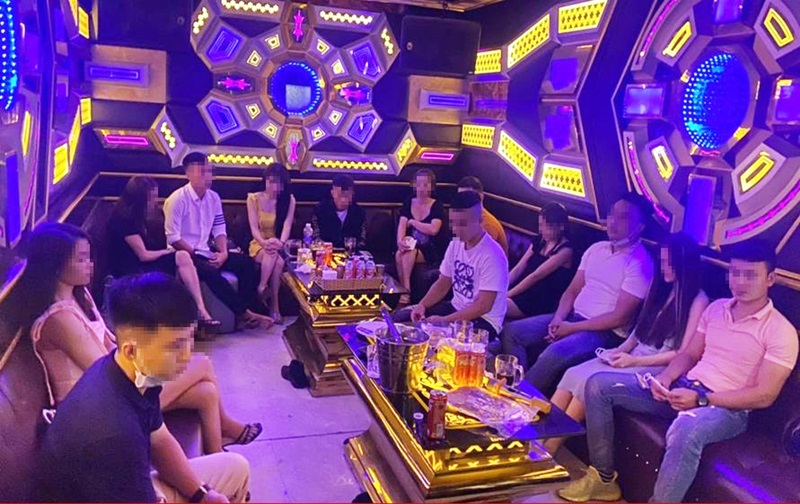 Quang Nam: Caught “flying” in a karaoke bar, revealing 2 more drug dealers