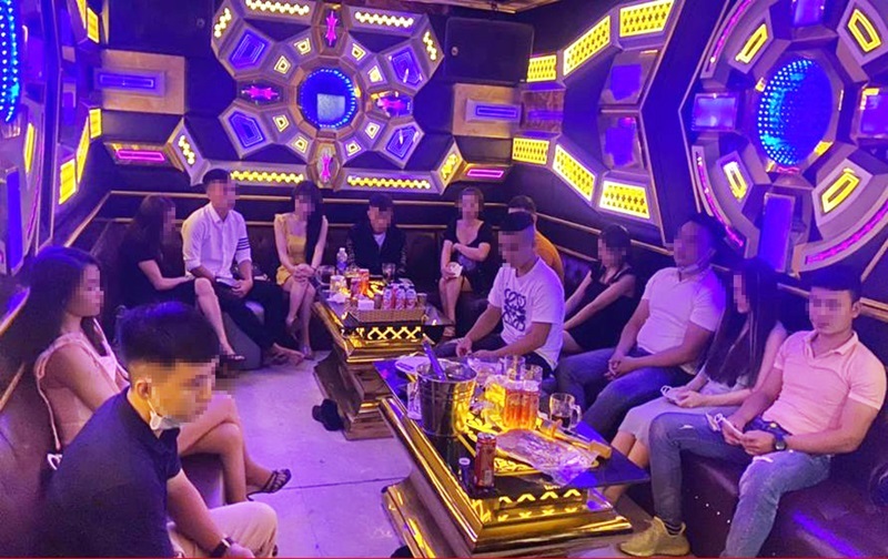 Quảng Nam: Bắt “bay lắc” trong quán karaoke, lòi ra thêm 2 kẻ buôn ma túy