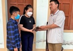 Nghệ An: Nhặt được ví tiền, 2 học sinh tìm trả cho người đánh mất