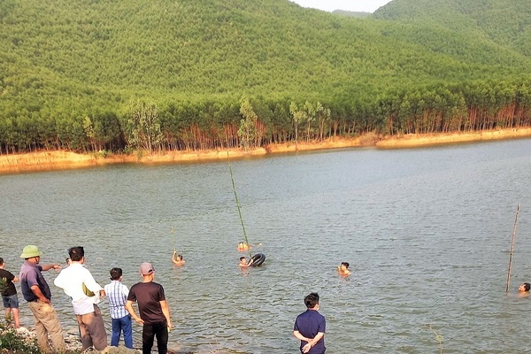 Heartbreaking drowning in Nghe An, 3 students’ bodies found, 1 student is still missing