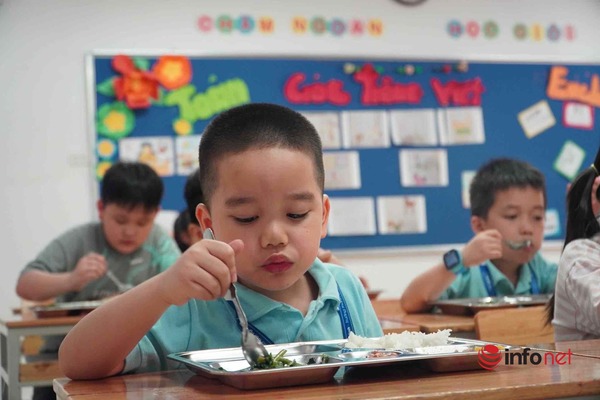 Trường học Hà Nội bảo đảm an toàn, chất lượng trong bữa ăn bán trú khi học sinh quay lại trường