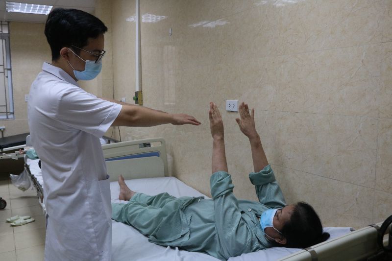 Nam Dinh woman escapes paralysis from dangerous disease