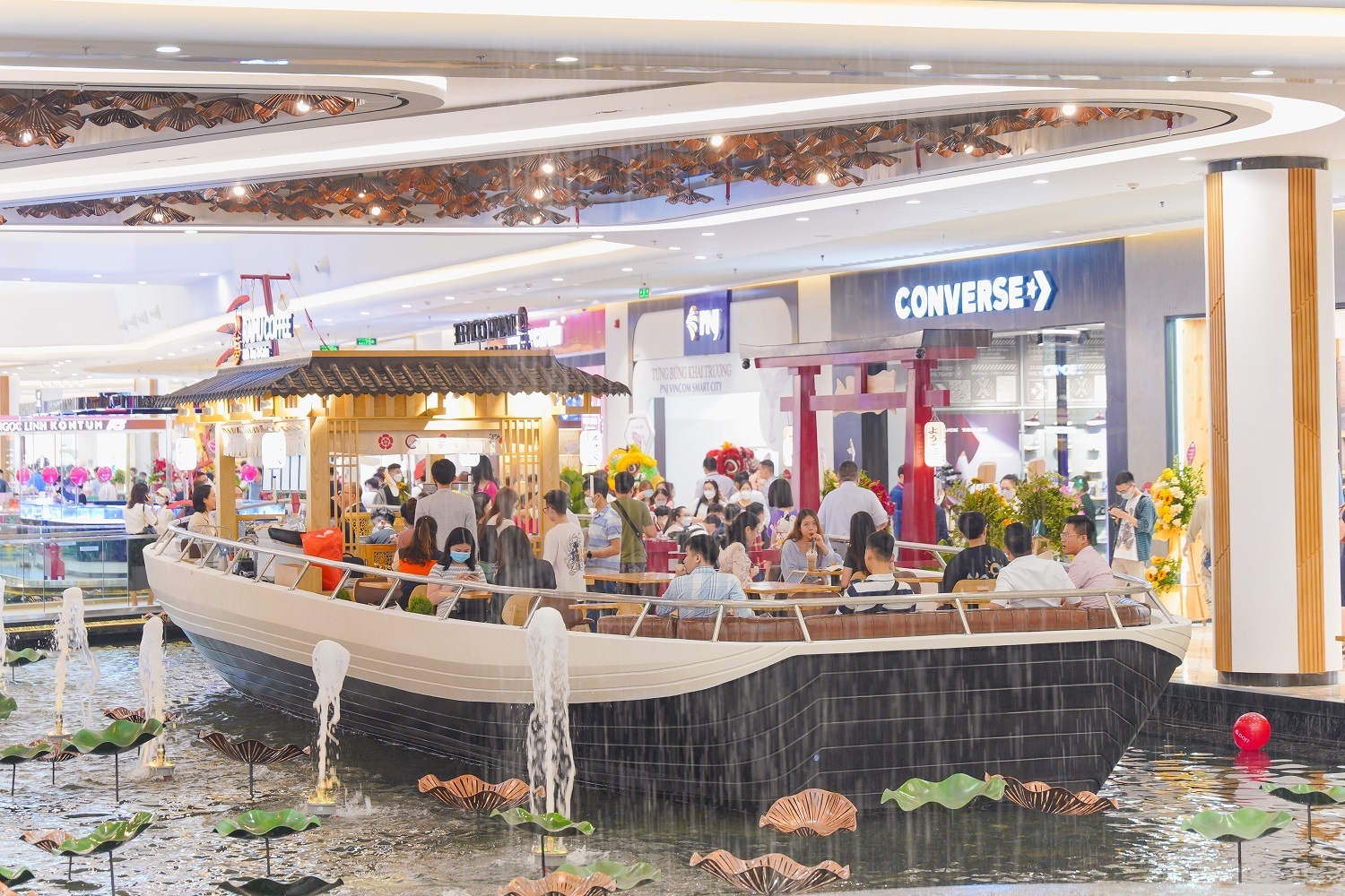 Khai trương TTTM “Thế hệ mới” Vincom Mega Mall Smart City  đầu tiên của Việt Nam