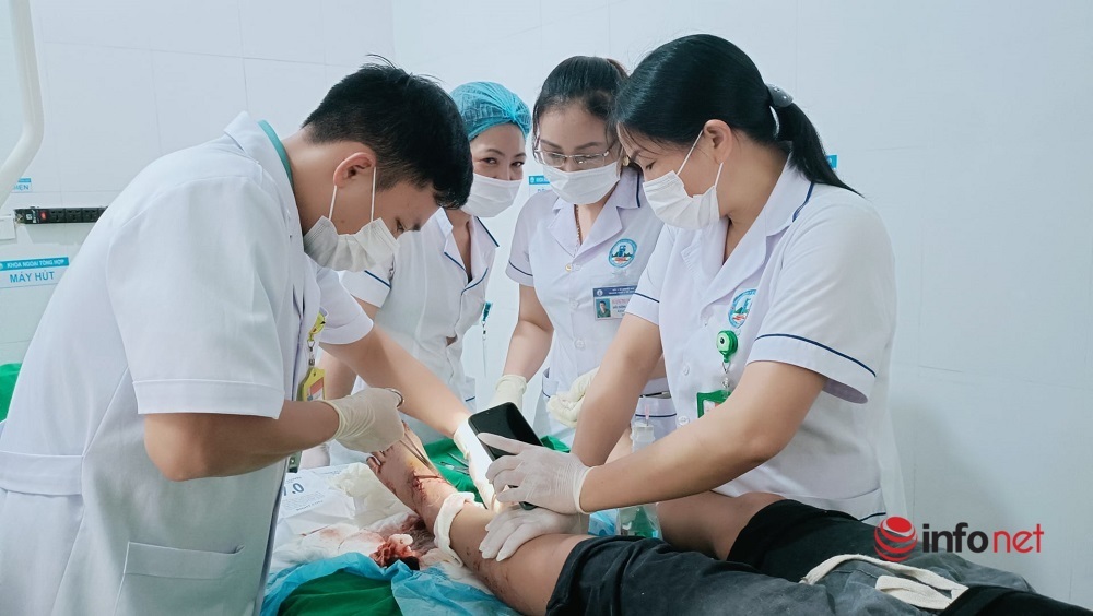 Vụ TNGT nghiêm trọng ở Nghệ An: Người vợ bị thương nặng, phải chuyển viện cấp cứu