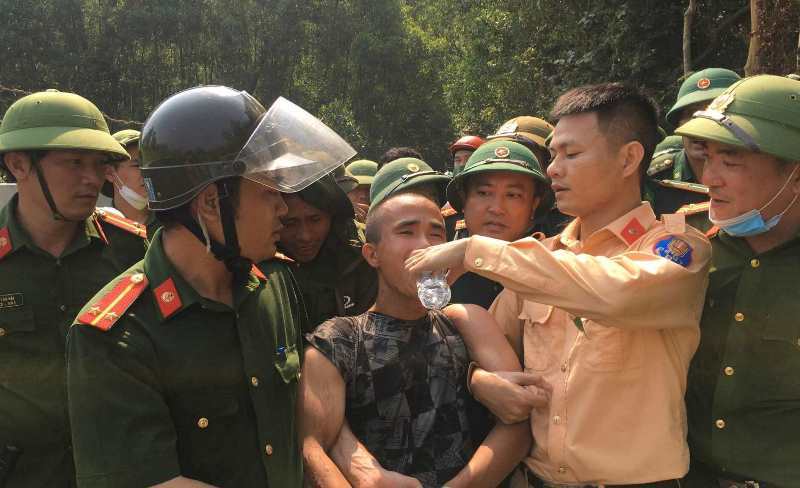 Hà Tĩnh: Huy động hàng trăm chiến sĩ truy bắt kẻ tâm thần chém trọng thương người khuyết tật