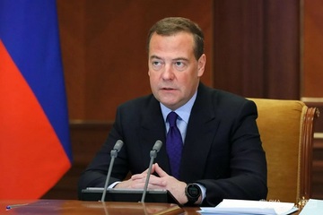 Ông Medvedev chúc mừng người Nga vào ngày 1/5 và để lại biểu tượng đầy ẩn ý