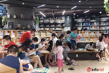 Khu vui chơi trong nhà, cửa hàng sách ở Hà Nội thu hút nhiều trẻ đến chơi