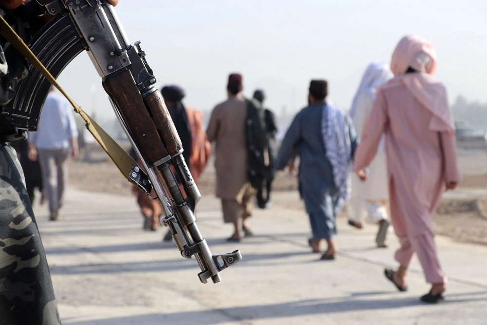 Hàng chục tay súng cùng 2 trực thăng bảo vệ thủ lĩnh tối cao Taliban