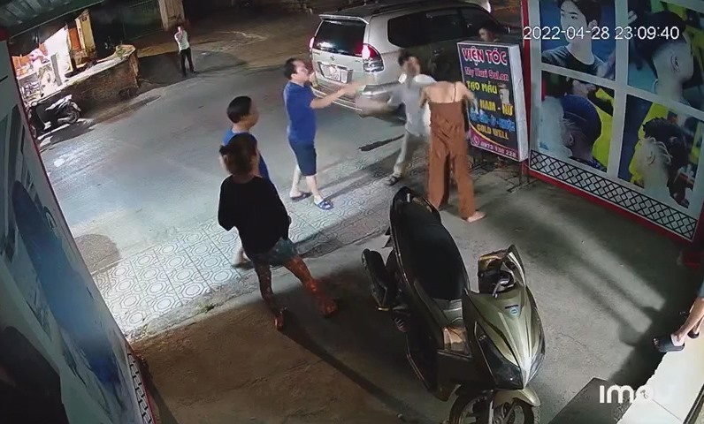 Cao Bằng: Xác minh vụ cán bộ phường nửa đêm đến nhà bắt người, đánh phụ nữ