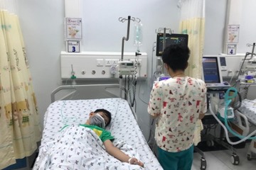 Hai trẻ nguy kịch vì sốt xuất huyết