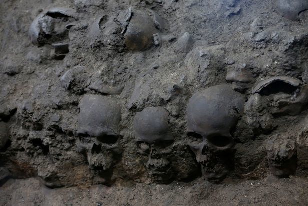 Phát hiện 150 đầu lâu ở sâu trong hang động tại Mexico hơn 1.000 năm