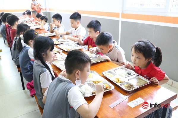 Trường học Hà Nội 'mạnh tay' đầu tư hệ thống hấp khử khuẩn đảm bảo an toàn vệ sinh thực phẩm