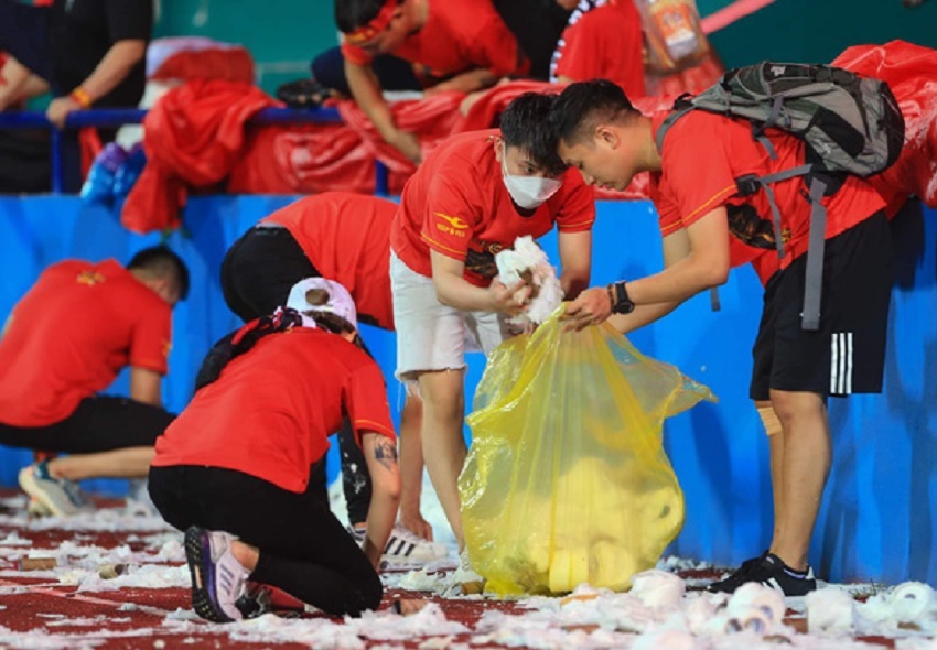 Controversial toilet paper rain on Viet Tri Stadium: Phu Tho fan president speaks out