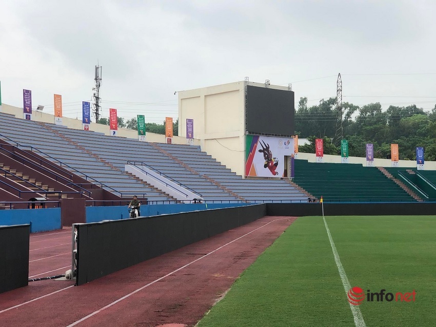 Màn mưa giấy vệ sinh tranh cãi trên sân Việt Trì: Hội trưởng CĐV Phú Thọ lên tiếng