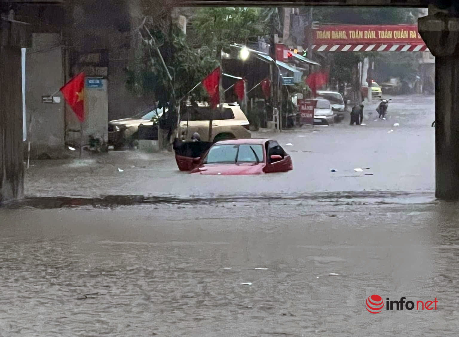 Lạng Sơn: Sau mưa lớn, nhiều tuyến đường ngập nặng, 1 người tử vong
