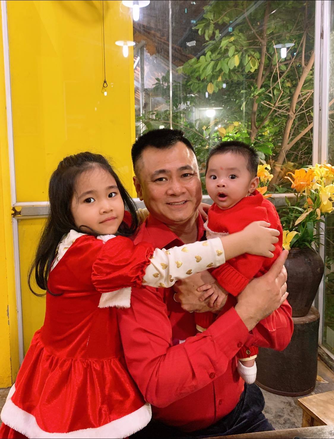 Nghệ sĩ Tự Long đáp trả tinh tế khi bị soi mói '2 đời vợ'