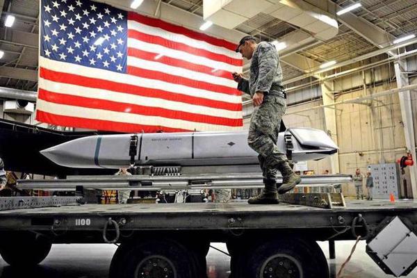Mỹ lên tiếng về việc chuyển vũ khí hạt nhân cho Ukraine