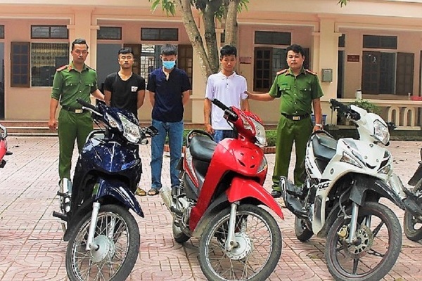 Nghe An: A group of young people specializing in breaking into people’s houses, stealing a series of motorbikes