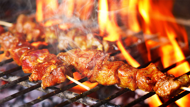 Nutritionists show you how to cook and eat grilled food without bringing cancer into your body