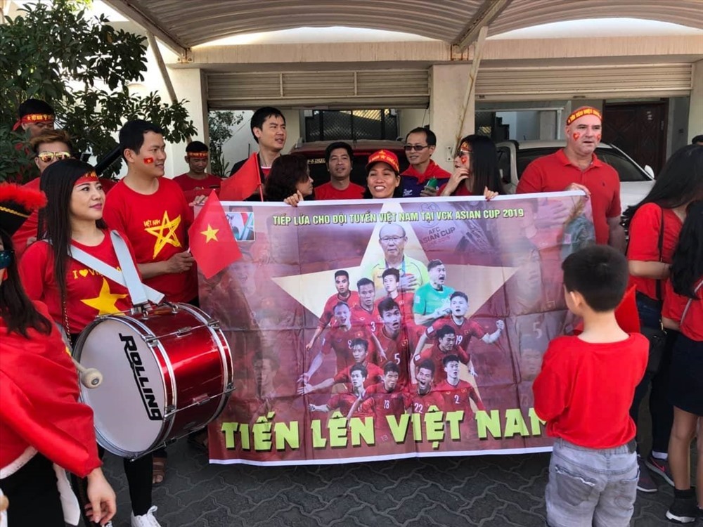 The female giant in Quang Ninh offers a reward of 800 million VND for two Vietnamese football teams at the 31st SEA Games