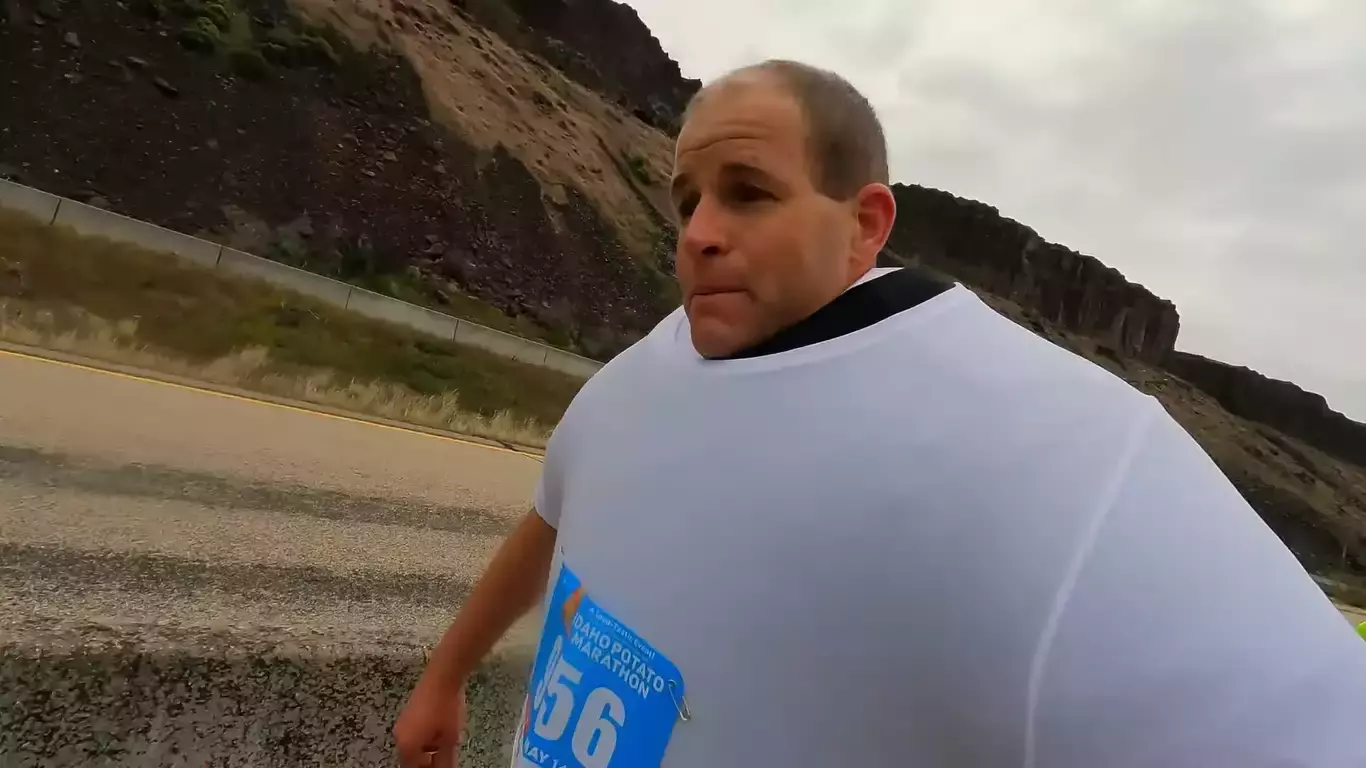 Wearing 111 T-shirts, the man ran to set a record