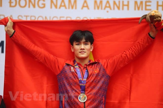 'Hot boy' wrestler Bui Manh Hung won gold for the first time participating in SEA Games 31