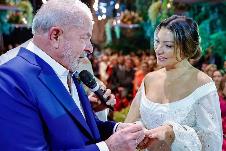 Chứng minh đủ sức lãnh đạo, ứng viên Tổng thống Brazil 76 tuổi lấy vợ kém 21 tuổi