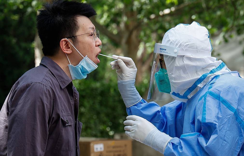 Triều Tiên: Số bệnh nhân có triệu chứng sốt vượt quá 2,2 triệu, ông Kim Jong-un có thể không tiêm vắc xin Covid-19