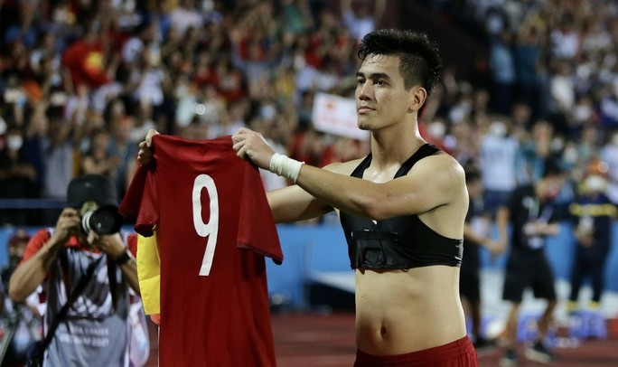 How much is the “bra” worn by Tien Linh in the semi-final of the SEA Games that caused a fever in the online community?