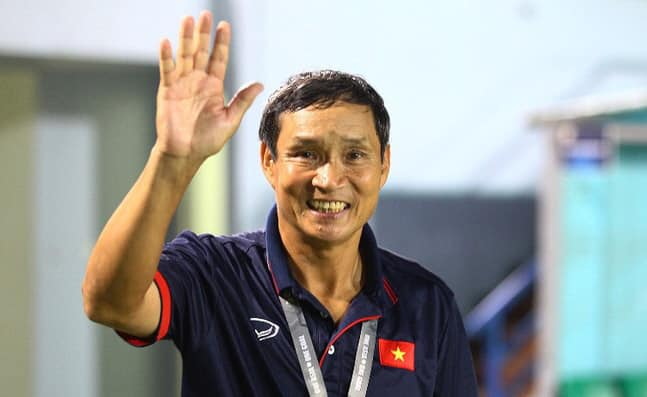 Women's football won the 31st SEA Games, netizens shared the simple moment of coach Mai Duc Chung with his wife.