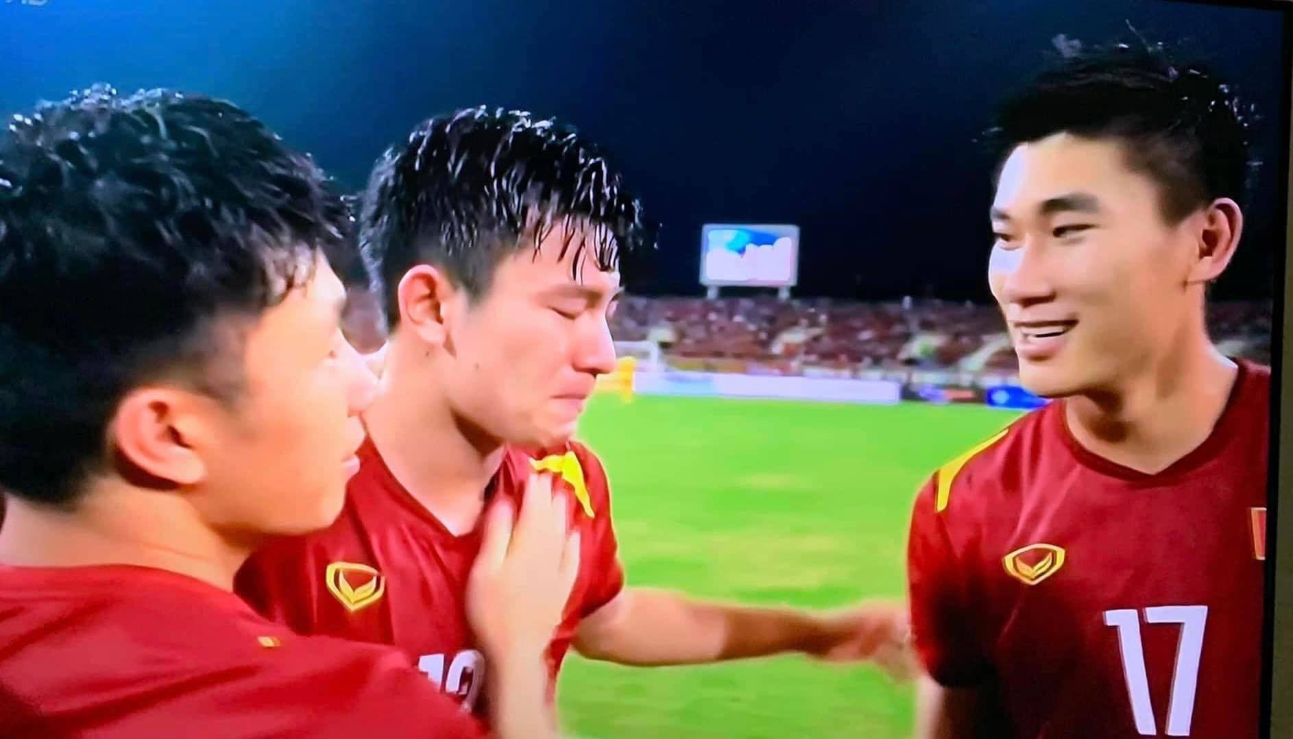 U23 Việt Nam vô địch SEA Games 31: Giọt nước mắt cuối trận của thầy Park và màn ăn mừng xúc động của tuyển thủ