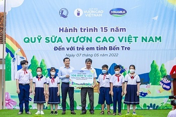Quỹ sữa Vươn cao Việt Nam và Vinamilk trao tặng 1,9 triệu ly sữa cho 21.000 trẻ em trong năm 2022