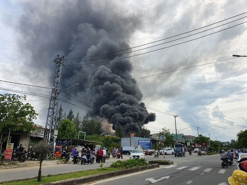 Quang Nam: Garment company caught fire