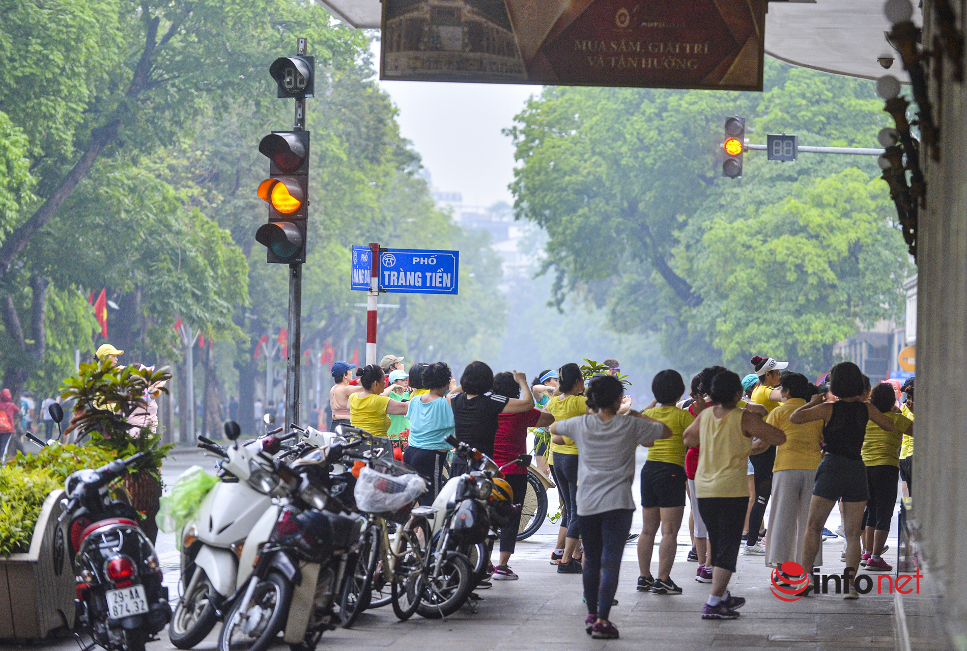 On the first day, the 'bicycle racetrack' was cleared, speakers pulled, people walked dogs into Ho Guom walking street