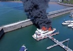 Siêu du thuyền bốc cháy ngùn ngụt, 7,5 triệu USD tiêu tan theo làn khói