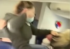 Nữ hành khách đi tù 15 tháng vì đánh gãy răng tiếp viên hàng không
