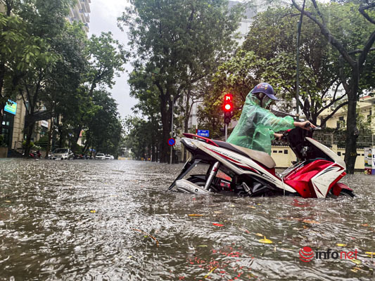 Hanoi: Localized flooding after prolonged heavy rain