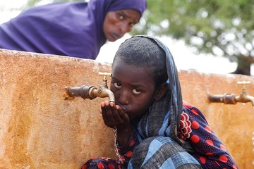 Trẻ em ở Somalia có nguy cơ chết đói do hạn hán