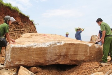 Bắt giữ 4 nhóm đối tượng khai thác khối lượng đá 'khủng' ở Nghệ An