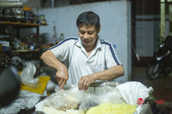 Hanoi: The people of Phu Thuong sticky rice village get up at midnight to serve the Lunar New Year