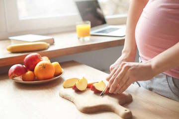 Ăn vặt khi mang thai, chuyên gia dinh dưỡng cảnh báo những sai lầm triệu mẹ bầu mắc phải
