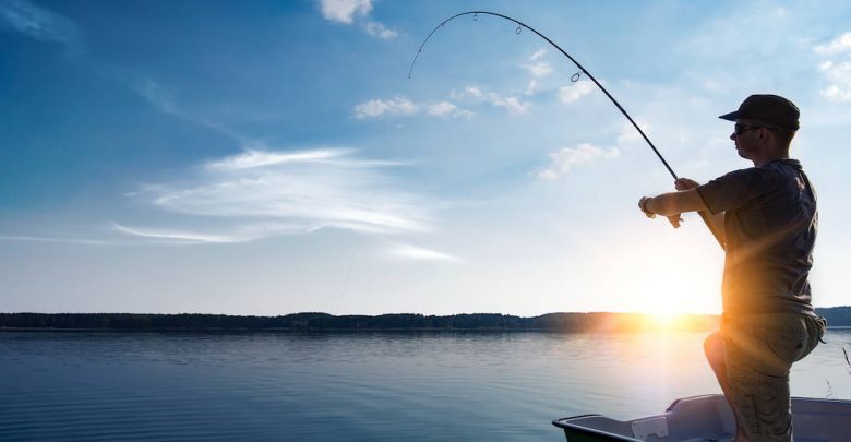 Electric shock when throwing fishing line, 25-year-old young man suffered severe burns, the doctor showed first aid to people who were electrocuted