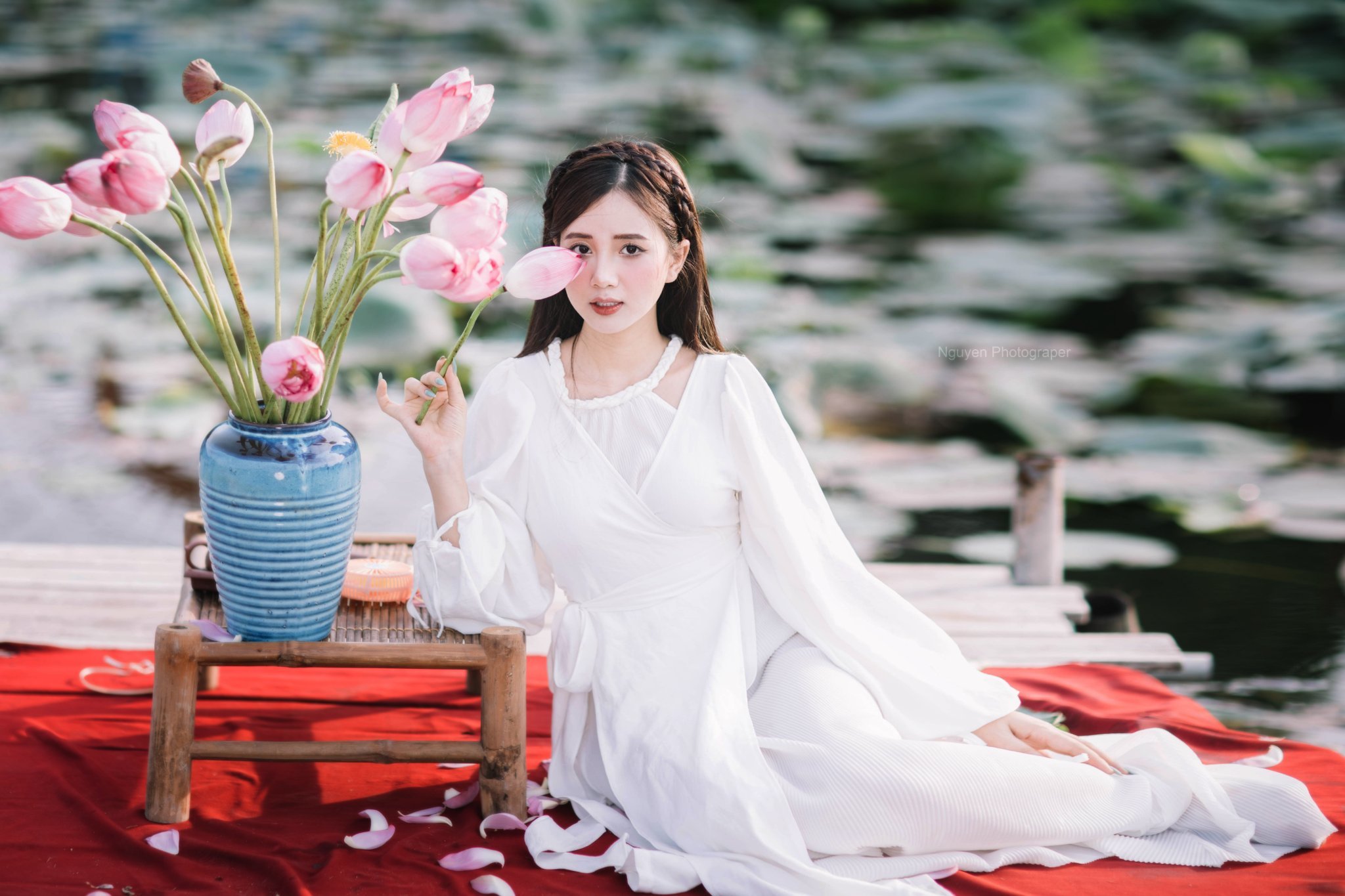 9X Phú Thọ ‘gây thương nhớ’ với bộ ảnh đẹp trong trẻo bên hoa sen