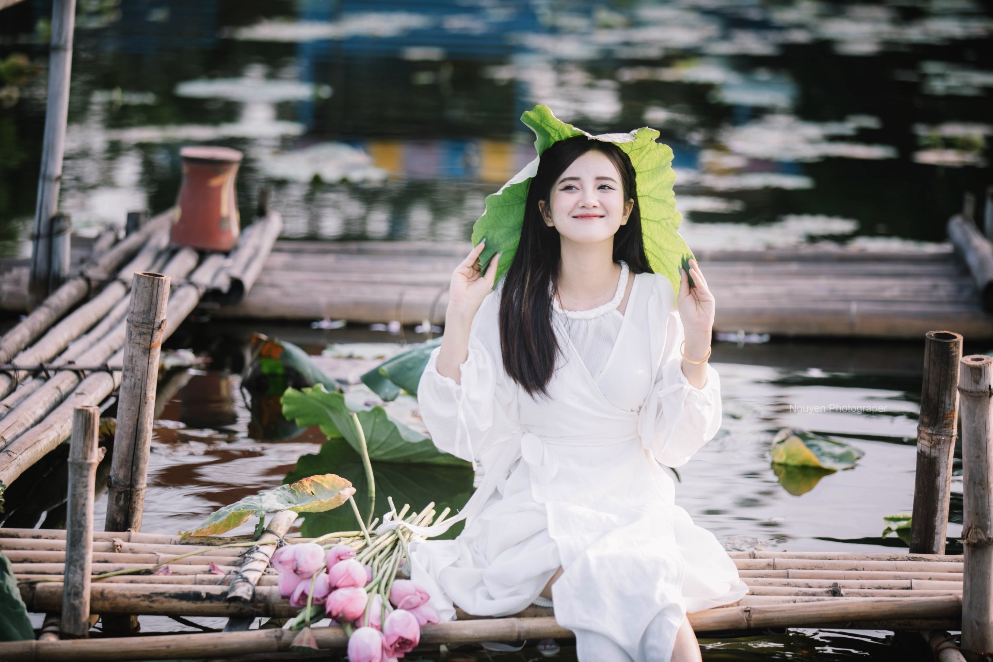 9X Phú Thọ ‘gây thương nhớ’ với bộ ảnh đẹp trong trẻo bên hoa sen