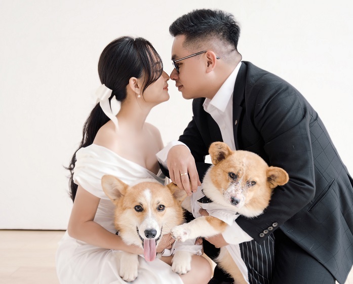 Letting the dog take a wedding photo together, the couple made netizens “heartbroken” because they were so cute